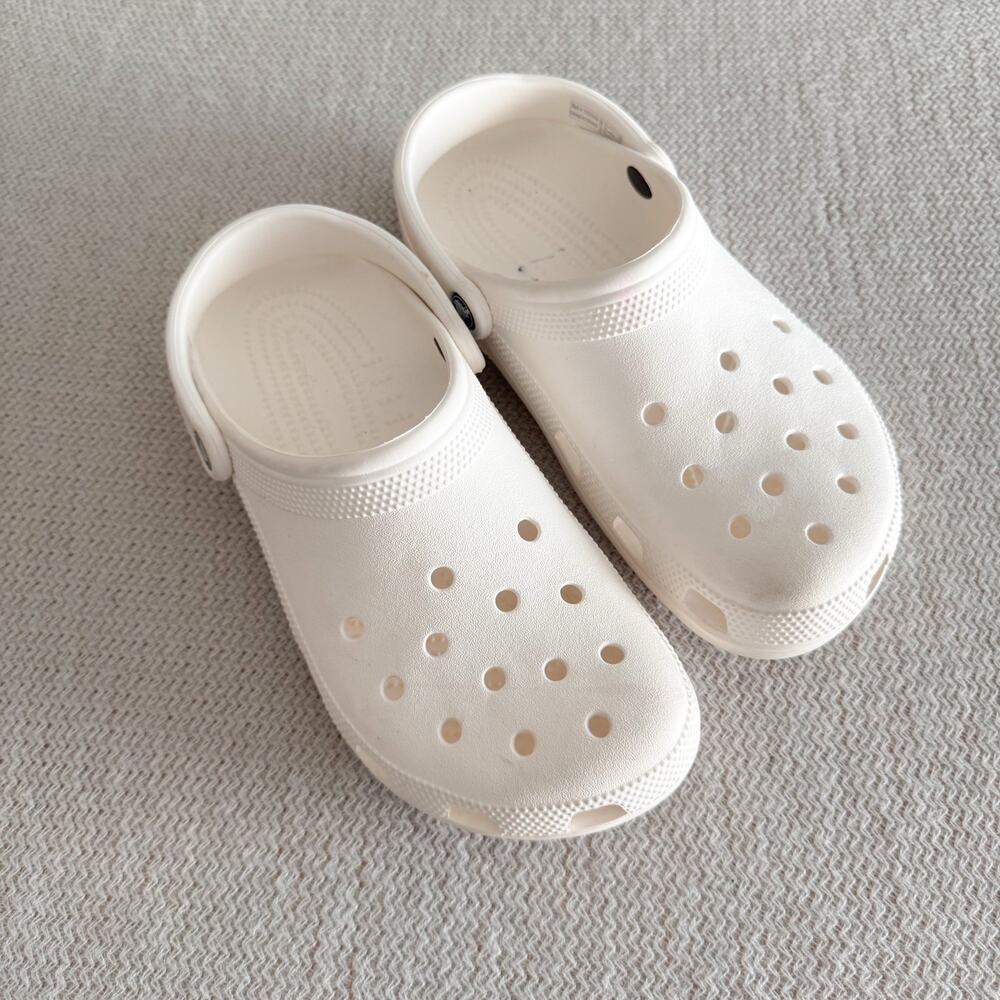 Crocs White Classic Clogs Size Women's 10 or Men's 8 Casual Breathable Slide On